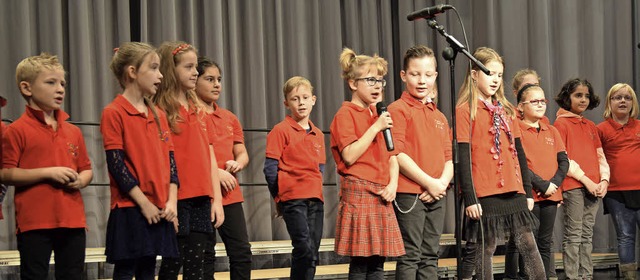 Kamen mit fetzigen Liedern im Gepck: der Chor der Rheinschule Neuenburg   | Foto: Beatrice Ehrlich