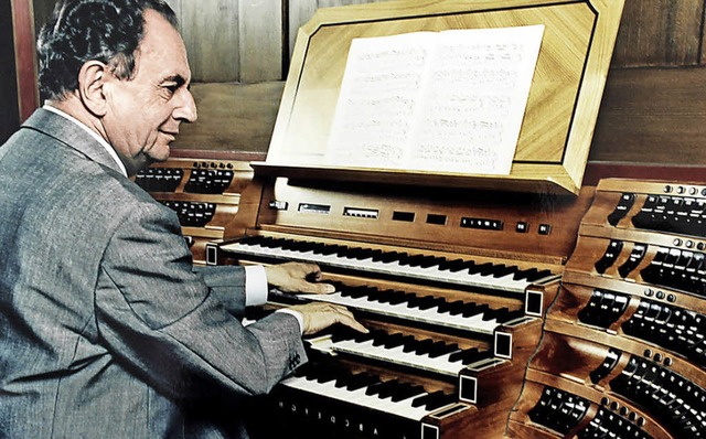 Franz Lehrndorfer an der neuen Jann-Orgel des Mnchner Doms  | Foto: Pro