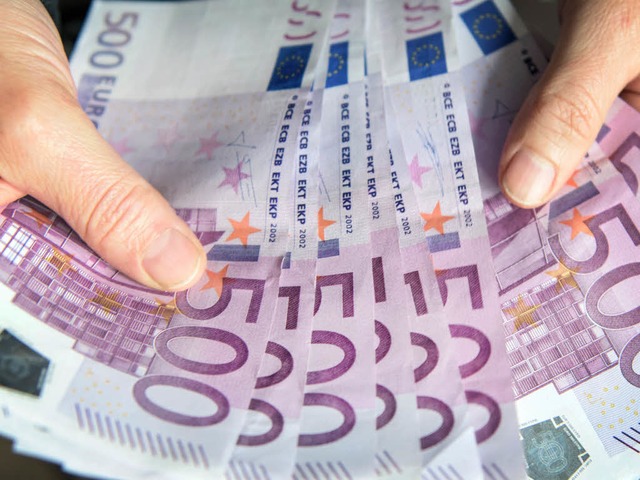 Eine Lahrerin hob mehr als 40.000 Euro... einem mutmalichen Heiratsschwindler.  | Foto: Patrick Seeger