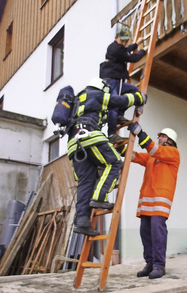 Rettung vom Balkon.   | Foto: Selz