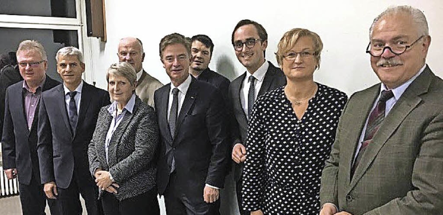 Der CDU-Bundestagsabgeordnete Matern v...ts) sprach einige Worte zur Begrung.  | Foto: privat