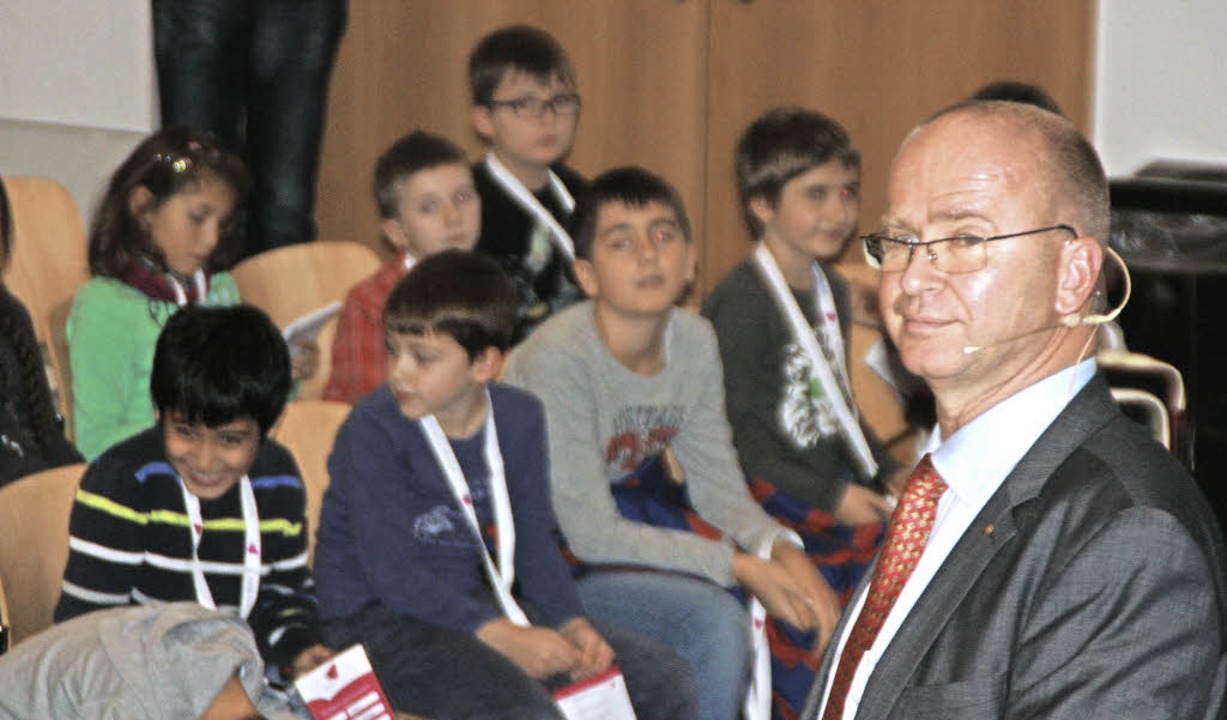 Was ein Manager tun muss, sagte Profes...in der Kinderuni im Saalbau in Stein.   | Foto: Gerd Leutenecker