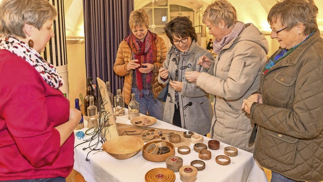 Groen Anklang fand bei der Weihnachts...mit selbst hergestellten Holzartikeln.  | Foto: Wilfried Dieckmann