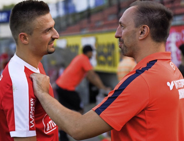 Michael Wagner (rechts) im Gesprch mit OFV-Routinier Adrian Vollmer.   | Foto:  Sebastian Khli