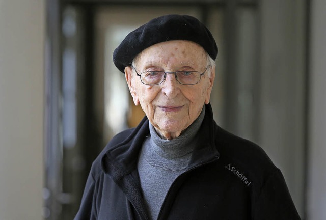 Sein Markenzeichen ist die Baskenmtze...t, Pfarrer i. R., wird 105 Jahre alt.   | Foto: Christoph Breithaupt