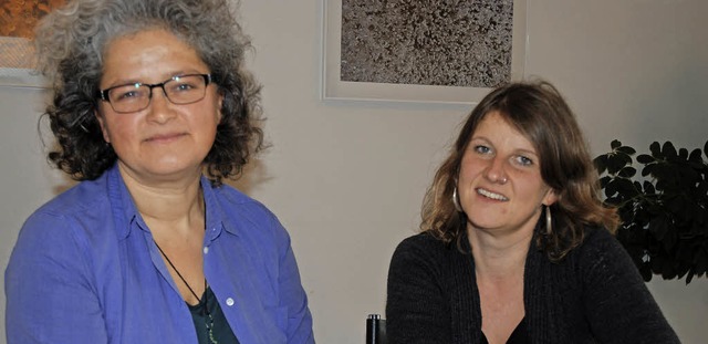 Engagieren sich fr Frauen und gegen d...ustina Strk (links)  und Caro Throm.   | Foto: Maja Tolsdorf