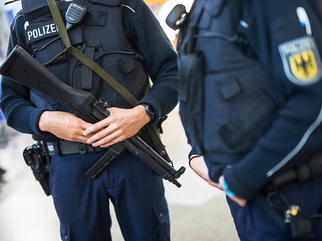 Polizisten der Bundespolizei in Mnchen (Symbolbild)  | Foto: dpa