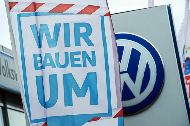 Der Umbau bei VW kostet viele Jobs.  | Foto: dpa