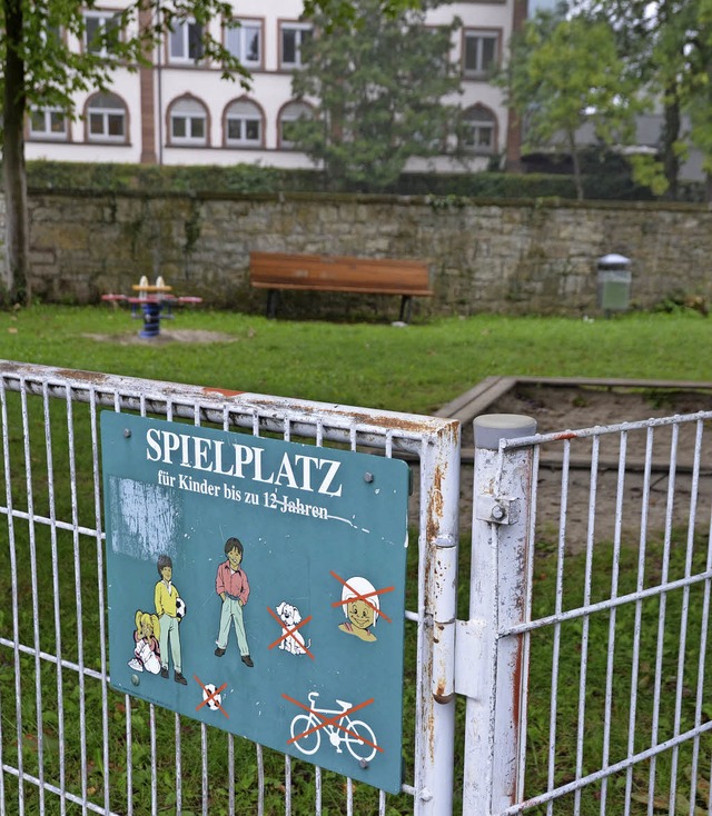 Der Spielplatz bei der Markgrafenschul...jetzt doch schon 2017 umgebaut werden.  | Foto: Walser