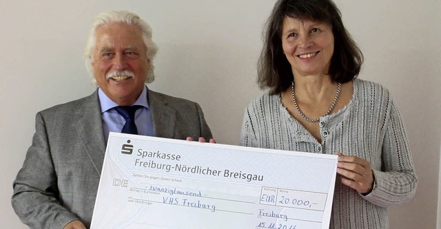 Peter Unmig hat 20000 Euro an die VHS Freiburg gespendet.  | Foto: privat