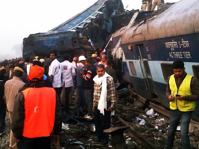 Das Zugunglck ereignete sich in der N...ukhrayan im Bundesstaat Uttar Pradesh.  | Foto: dpa