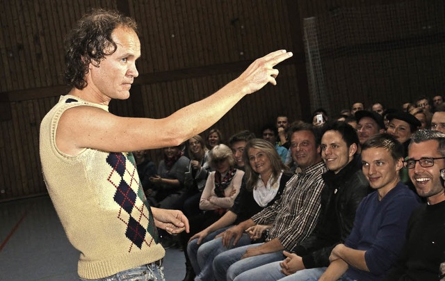 Olaf Schubert hat in der Jahn-Halle di...groe Publikum ist von ihm begeistert.  | Foto: Dagmar Barber