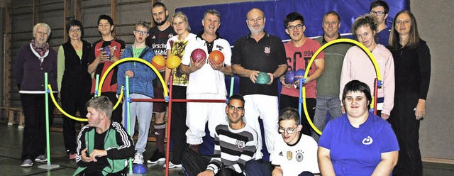 Nach der Spende der Gerte traten die ...h gegen die Lebenshilfesportgruppe an.  | Foto: Verein