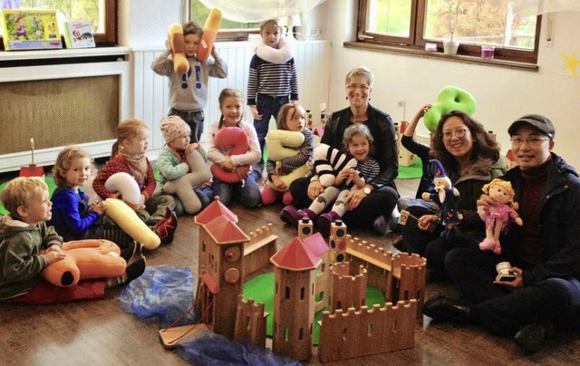 Besondere Gste, Echo Chen und Chris D...besuchten das Kinderhaus Zauberwrfel.  | Foto: zvg