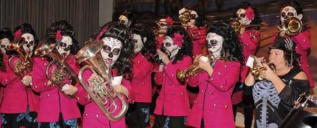 Pinkes Kostm mit der weien Maske, so...sich die Quaakdsche im Jubilumsjahr.  | Foto: SEDLAK