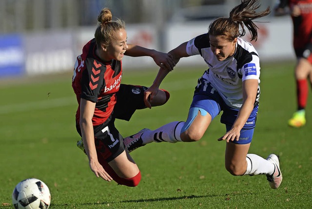 Hoch her ging&#8217;s im Spiel SC &#82...lia Gwinn (links)  gegen Lisa Seiler.   | Foto: Seeger