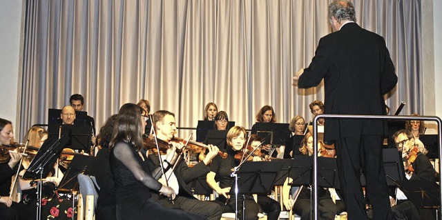 Das Sinfonieorchester Emmendingen ernt...igent Michael Hartenberg viel Applaus.  | Foto: Hildegard Karig