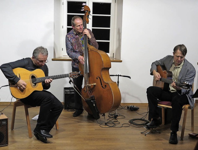 Gitarrentage mit Gypsy-Jazz. Links im ... in der Ehemaligen Synagoge Sulzburg.   | Foto: Dorothee Philipp