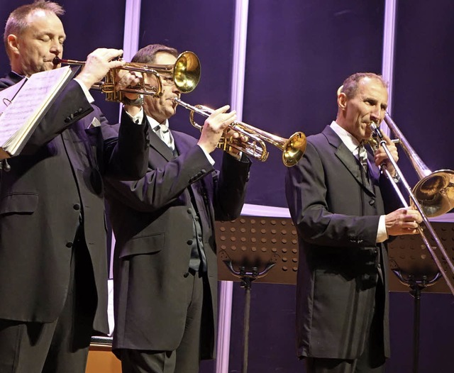 Mit brillanten und jazzigen Blechblse...die Zuhrer in der Wehrer Stadthalle.   | Foto: Roswitha Frey