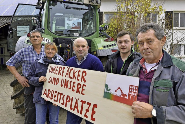 Sie frchten um ihre Hfe (von links):...en-Demo quer durch die Stadt geplant.   | Foto: Michael Bamberger