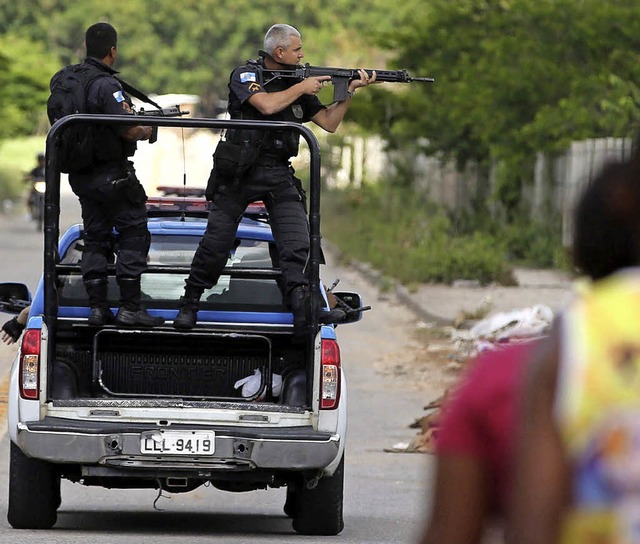 In Rio wird scharf geschossen: Sonderkommando der Polizei im Einsatz  | Foto: dpa