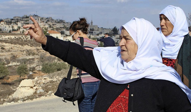 Die 82-jhrige Palstinenserin Mariam ...och von israelischen Siedlern besetzt.  | Foto: dpa