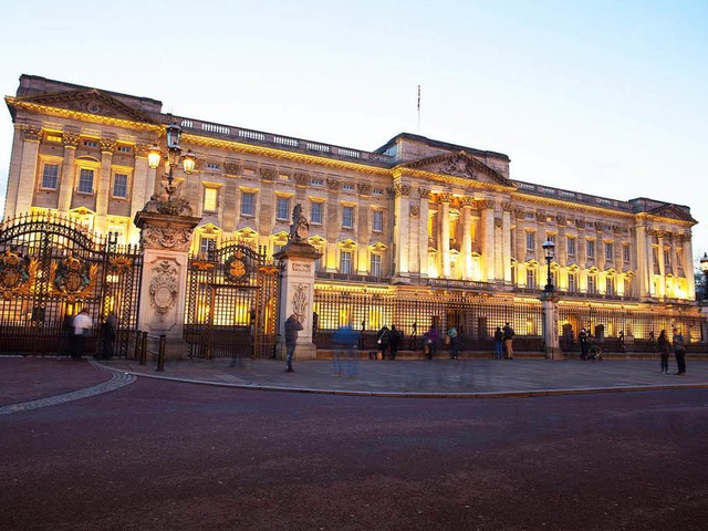Bei genauerem Hinsehen strahlt der Buckingham Palace gar nicht mehr so sehr.   | Foto: alice (fotolia.com)