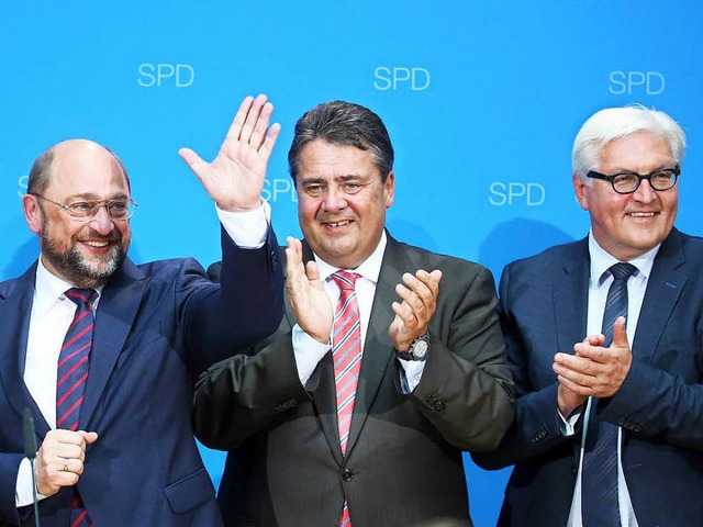 Die Drei in der SPD: Martin Schulz, Si...einer Wahlparty  zur Europawahl 2014)   | Foto: DPA