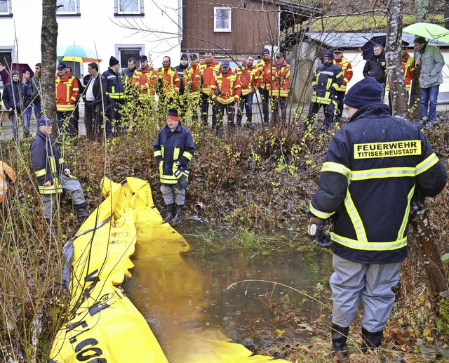Fhrungskrfte der Feuerwehren und Br...ee-Neustadt am Frbebach in Neustadt.   | Foto: Feuerwehr