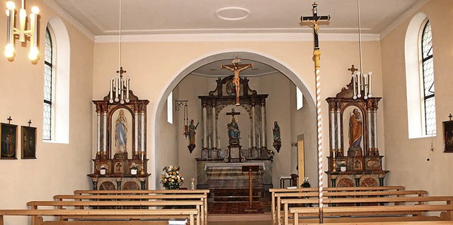Hell und freundlich prsentiert sich die Kapelle in Rotzel nach der Renovierung.  | Foto: Martin Kpfer
