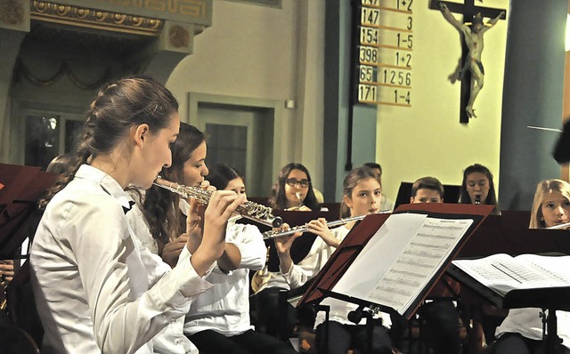 Das Jugendorchester whrend des Kirchenkonzerts   | Foto: Herbert Geisler