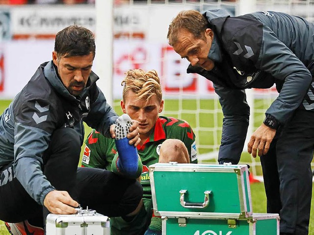 Schmerzhafter Ausfall: Maximilian Philipp muss mindestens vier Wochen pausieren.  | Foto: dpa