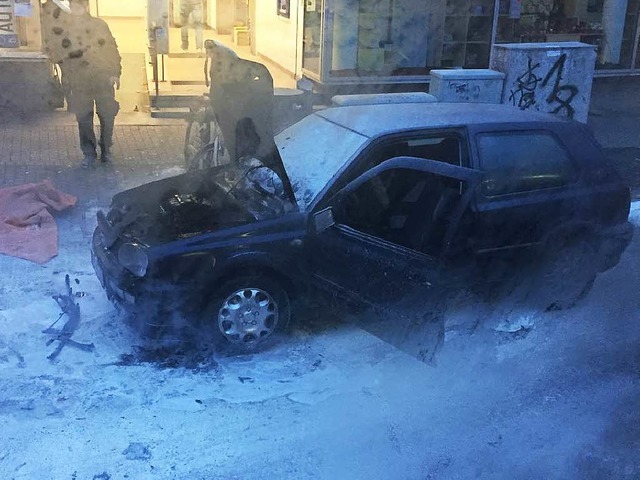 Vor dem Freiburger Brgeramt hat ein Auto gebrannt.  | Foto: Dorothee Soboll