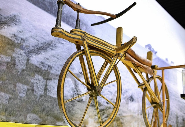 So sah das erste Fahrrad aus, die Draisine.  | Foto: dpa