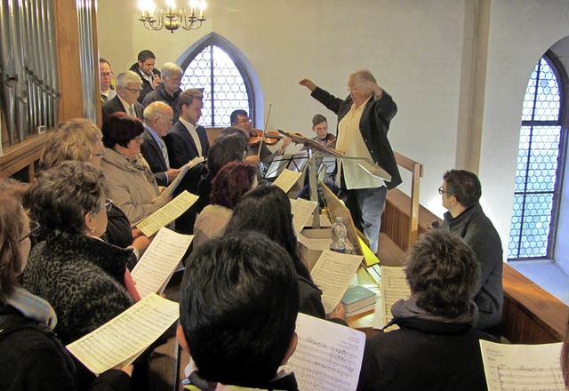 Snger und Musiker umrahmten die Messe zum Patrozinium.  | Foto: Privat