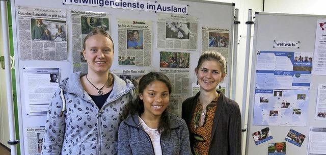 ber ihre Erfahrungen im Freiwilligend...r, Samanta Fuentes und Marie Mastall.   | Foto: Volker Mnch