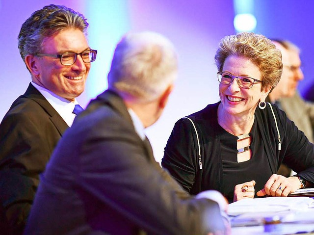 Barbara Bosch im Gesprch den OB-Kollegen Dieter Salomon (links) und Fritz Kuhn  | Foto: dpa