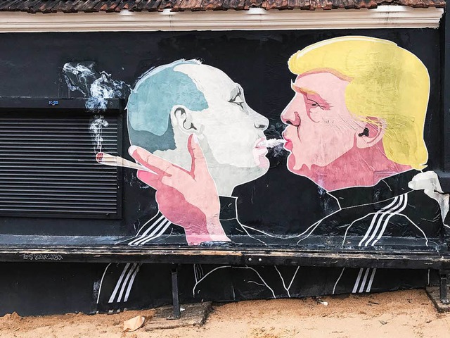 Graffitikunst in der litauischen Haupt...Freundschaft zwischen Trump und Putin.  | Foto: dpa