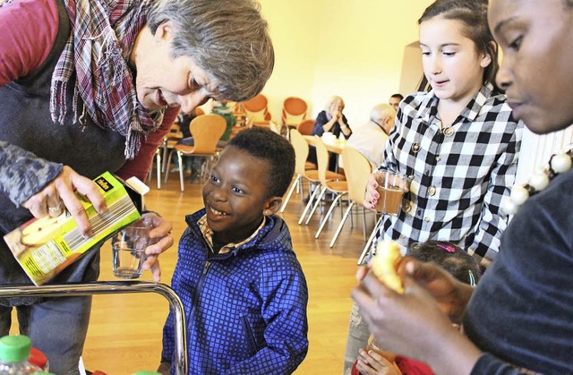 Auch Kinder waren beim Treffen im  Pfarrsaal dabei.   | Foto: Erich Krieger