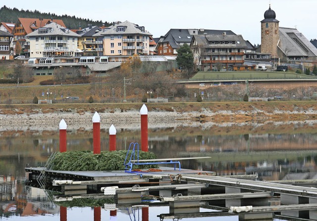 Ein Hingucker ist der Adventskranz, de... in der Mitte des Schluchsees finden.   | Foto: Roswitha Klaiber