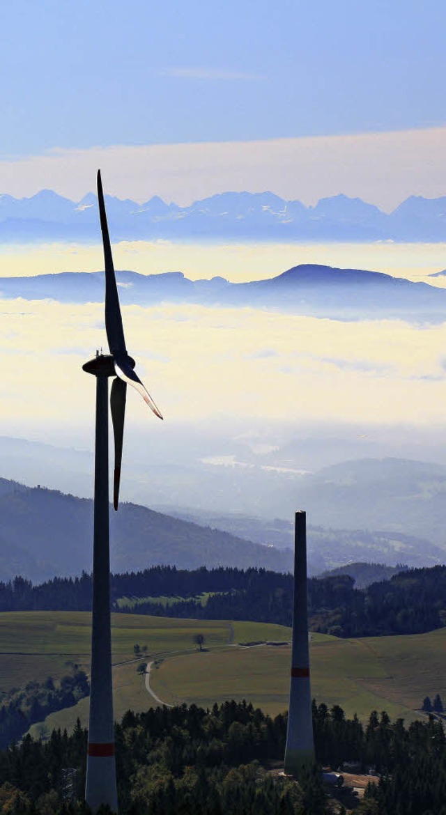 Rotoren mit Alpensicht: Im November st...en des Windparks  auf dem Rohrenkopf.   | Foto: Erich Meyer/Andre Hoenig