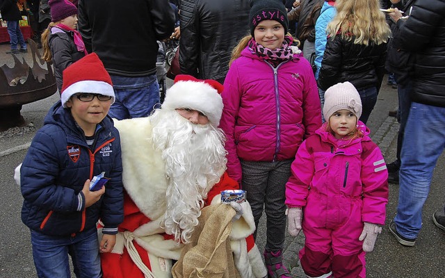 Der Nikolaus hat se berraschungen fr die kleinen Besucher dabei.  | Foto: Steinfelder