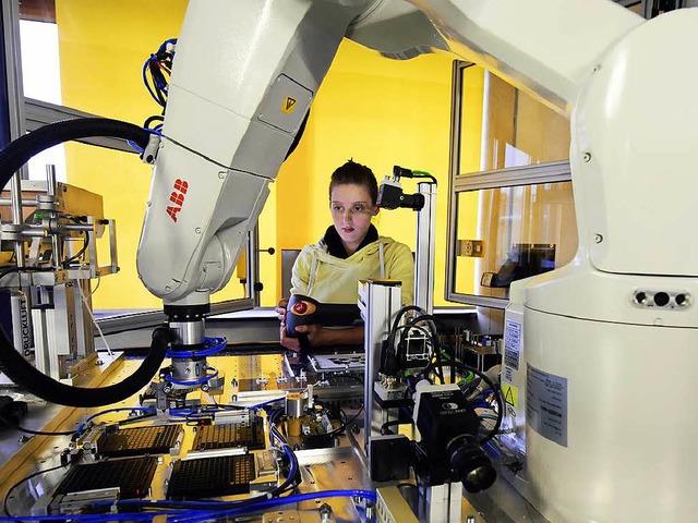 Sensopart setzt auch selbst Roboter bei der Fertigung ein.  | Foto: Thomas Kunz