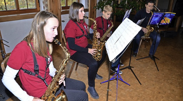 Jechtingen. Das Saxopon-Trio Annika Re... Ausbilder Marko Rttele beim Vortrag.  | Foto: Roland Vitt