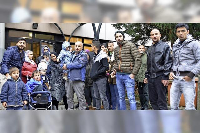 Flchtlinge protestieren in Lrrach gegen geplanten Umzug nach Efringen