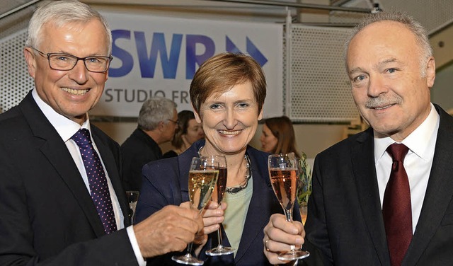 70 Jahre SWR in Freiburg: Studioleiter...Peter Boudgoust (von links) darauf an.  | Foto: Rita Eggstein