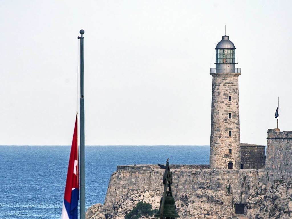 In Kuba hngen die Fahnen auf Halbmast