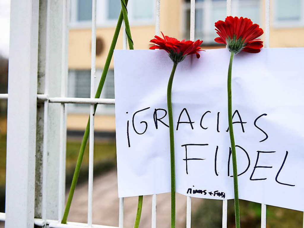 „Danke Fidel“ steht auf dieser Trauerbekundung.