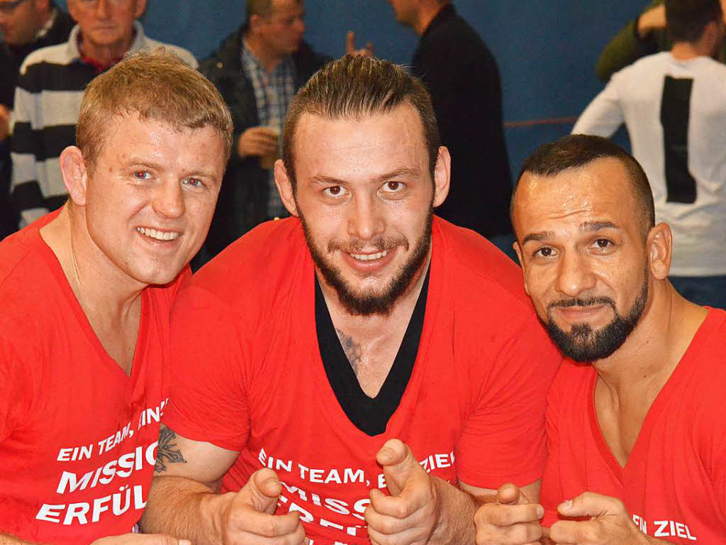 Daumen hoch: Andrius Reisch, Benedikt Rebolz und Trainer Sulejman Ajeti (von links).