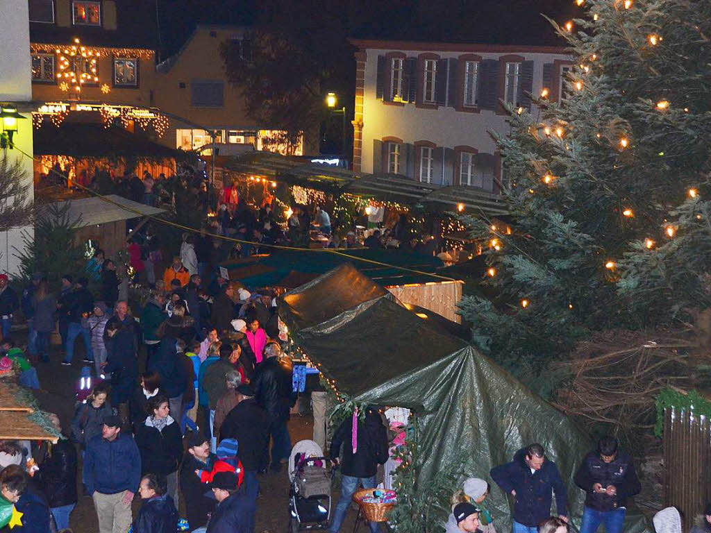 Der Herbolzheimer Weihnachtsmarkt war stimmungsvoll und sehr gut besucht.